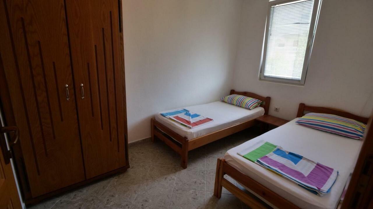 Familien Apartment Zeno Ulcinj Bagian luar foto